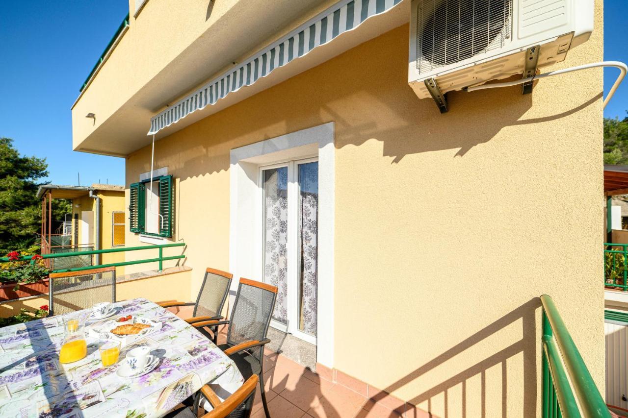 Apartments Vala Zaboric - With Boat Mooring 外观 照片